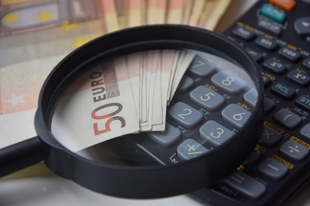 cat costa un evaluator imobiliar